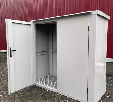 Террасный шкаф для хранения колес и инвентаря в светло-сером цвете в дер. Алексеево, Сергиево-Посадский р-н, МО