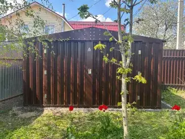 Вместительный хозблок для садовой техники и инвентаря в шоколадном цвете в дер. Борзые, г.о. Истра, МО